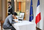 Photograph of the Prime Minister paying his condolences (1)