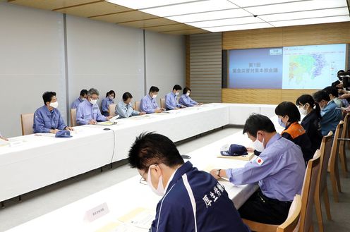 Photograph of the Prime Minister attending the meeting of the Extreme Disaster Management Headquarters（5）