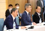 Photograph of the Prime Minister making a statement (1)