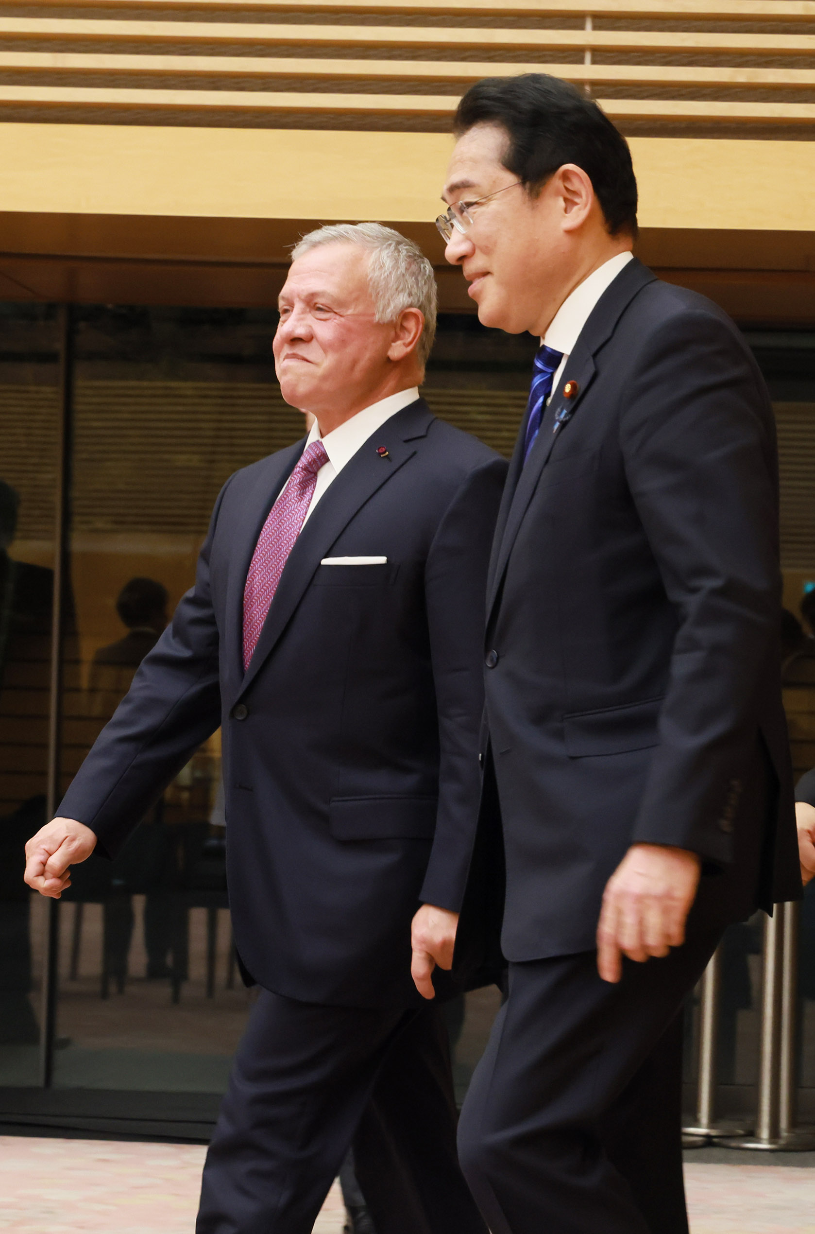 Leaders witnessing a signing ceremony (1)