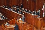 Photograph of the Prime Minister answering questions (1)